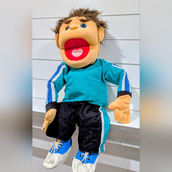 Vintage Puppet With Removable Legs - Picture 3 of 11